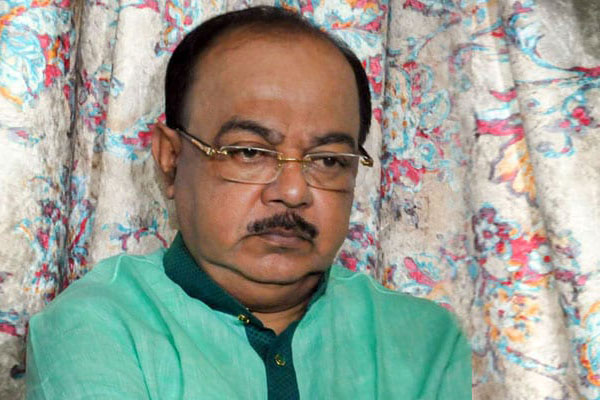 হাসপাতাল থেকে বন্ডে সই করে বাড়িতে শোভন

