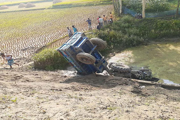 কুড়িগ্রামে ট্রাকটর চাপায় যুবক নিহত, আহত ৩