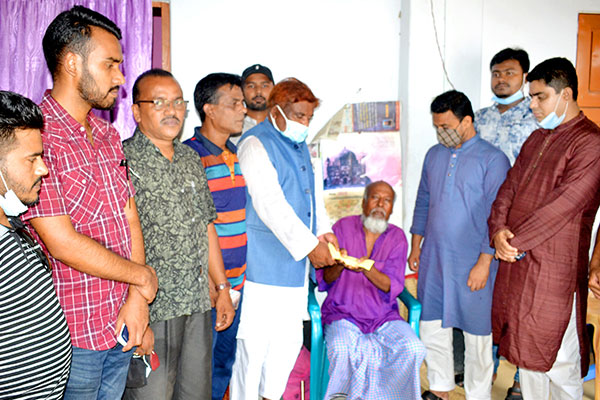 অসুস্থ আওয়ামী লীগ নেতার চিকিৎসার দায়িত্ব নিলেন দুলু

