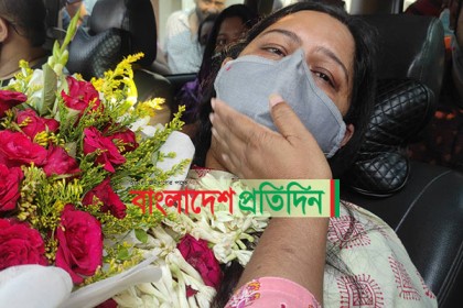 কারামুক্ত সাংবাদিক রোজিনা 


