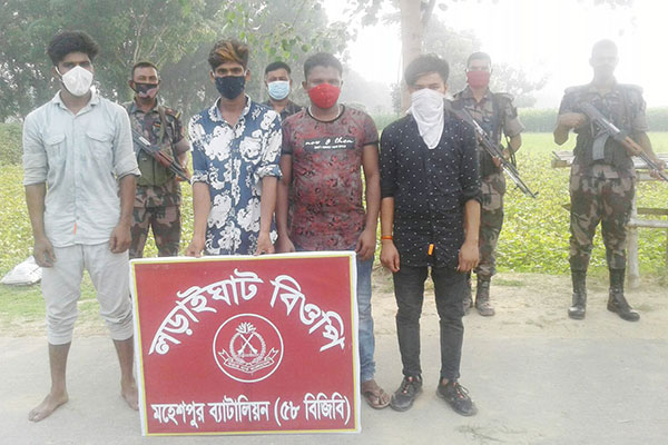 মহেশপুর সীমান্ত থেকে ৪ অনুপ্রবেশকারী আটক