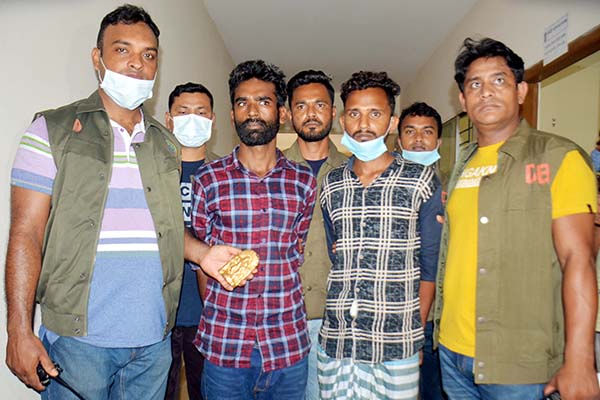 সোনার মূর্তি বিক্রির নামে প্রতারণা, গ্রেফতার ২