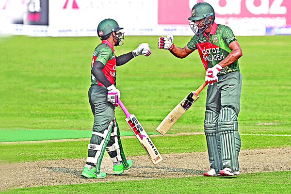হাসারাঙ্গাকে থামিয়ে হাসে বাংলাদেশ