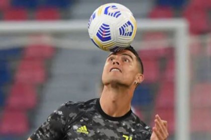 মাঠে না নেমেও অনন্য নজির গড়লেন রোনালদো