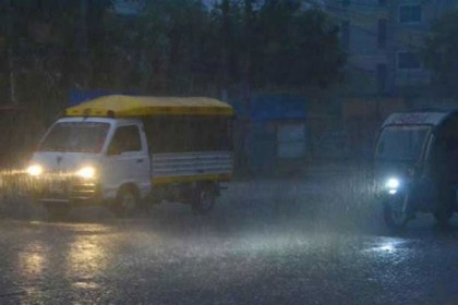 রাজধানীতে ঘূর্ণিঝড় ইয়াসের প্রভাবে স্বস্তির বৃষ্টি