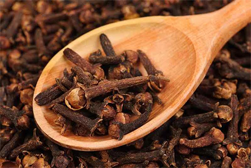 দাঁতের যন্ত্রণা দূর করে লবঙ্গ