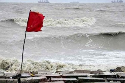 সমুদ্রবন্দরে ৩ নম্বর সতর্ক সংকেত

