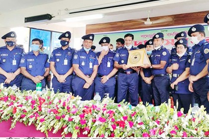বরিশাল রেঞ্জের ডিআইজি শফিকুল ইসলামকে বিদায়ী সংবর্ধনা