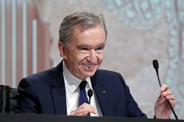 অল্প সময়ের জন্য বিশ্বের শীর্ষ ধনীর স্থান দখল আর্নল্টের