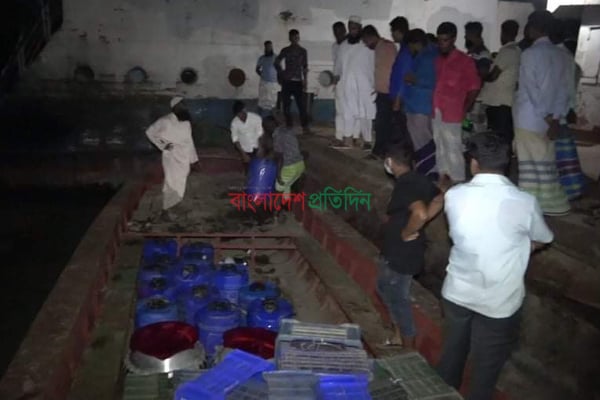 রায়পুরে ৮ লাখ চিংড়ি রেণু মেঘনায় অবমুক্ত