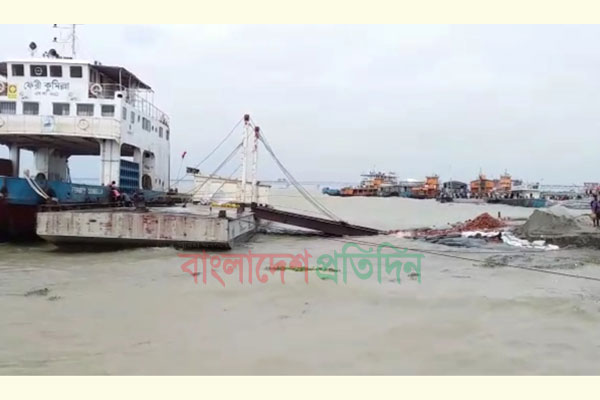 নদী উত্তাল, শিমুলিয়া-বাংলাবাজার রুটে ফেরি-লঞ্চ চলাচল বন্ধ