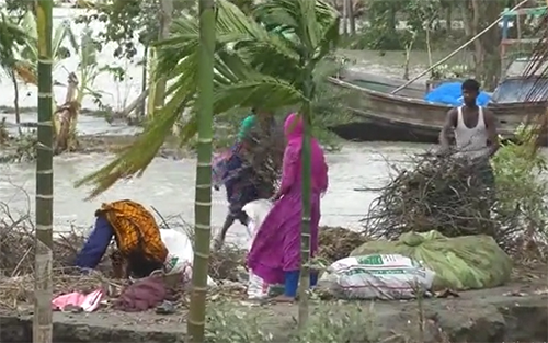 ঘূর্ণিঝড় ইয়াস: নোয়াখালীতে অস্বাভাবিক জোয়ারে ভেসে গেছে দোকানপাট 