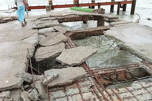 ঘূর্ণিঝড় ইয়াস: অস্বাভাবিক জোয়ারে ভেঙে গেল সেন্টমার্টিন জেটি 