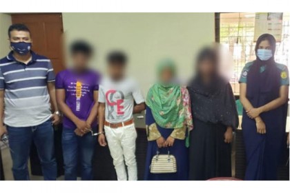 সিলেটে আবাসিক হোটেলে অভিযান, ৪ নারী-পুরুষ গ্রেফতার

