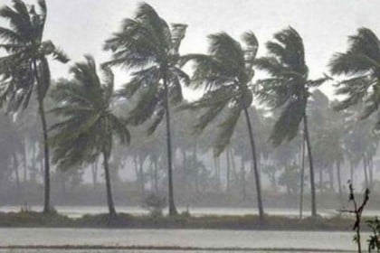 শক্তি হারিয়ে নিম্নচাপে পরিণত হল ইয়াস
