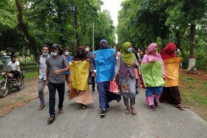 ক্যাম্পাস খোলার দাবিতে ইবিতে সমাবেশ