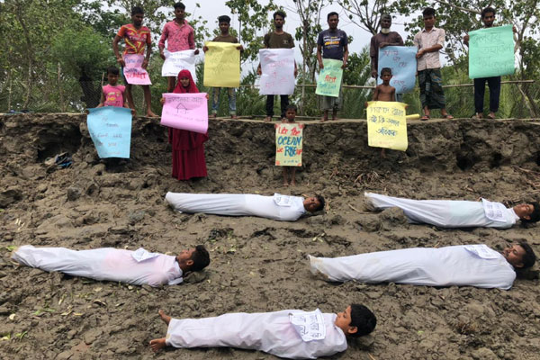 সাতক্ষীরায় বেড়িবাঁধের দাবিতে কাফনের কাপড় পরে
অবস্থান