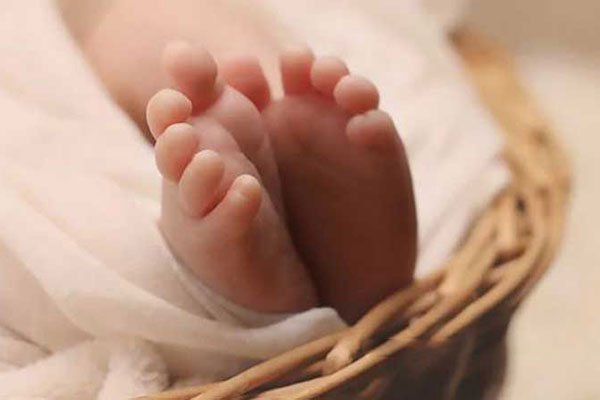 করোনা নেগেটিভ মা জন্ম দিলেন পজিটিভ সন্তানের

