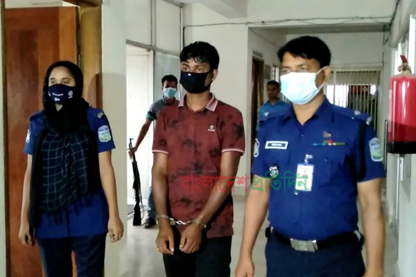 প্রধান শিক্ষককে মারধর করা সেই দপ্তরি আটক, মামলা দায়ের