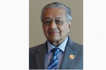 এবার দুই মিটার শারীরিক দূরত্বের প্রস্তাব দিলেন মাহাথির