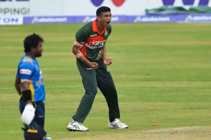 এক ওভারেই লঙ্কান শিবিরে তাসকিনের জোড়া আঘাত