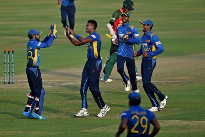 ব্যাটিং ব্যর্থতায় ৯৭ রানে হারালো বাংলাদেশ

