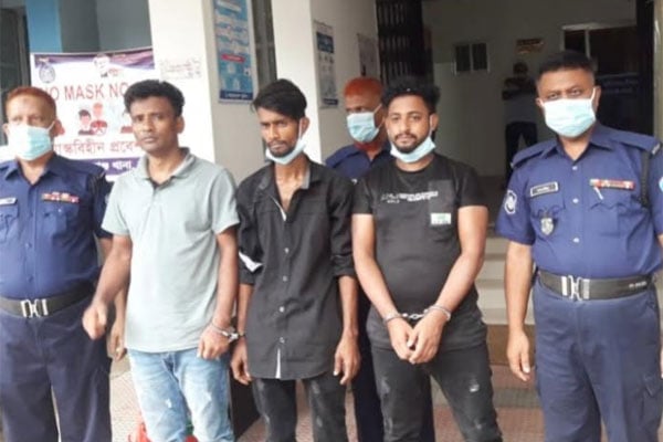 মনোহরগঞ্জে তিন ইয়াবা সেবনকারী আটক