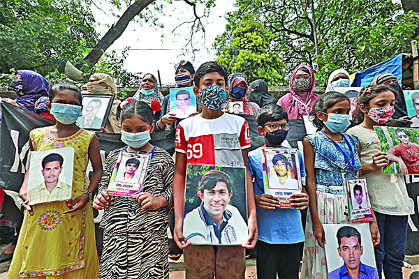 ‘গুম’ হওয়া ব্যক্তিদের ফেরার অপেক্ষায় স্বজনরা