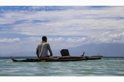 চীন ও করোনার মানবেতর জীবন ফিলিপাইন জেলেদের