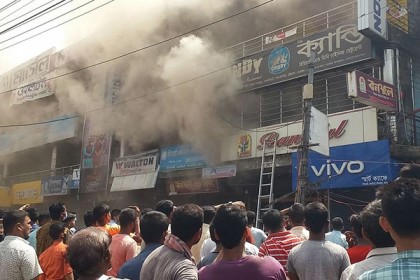 সাতকানিয়া নিউমার্কেটে আগুন, কোটি টাকার ক্ষয়ক্ষতি