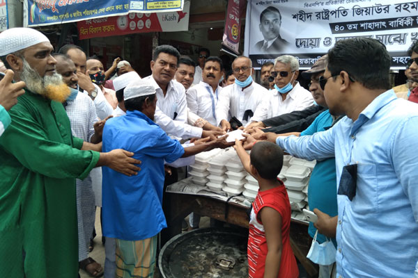 জিয়াউর রহমানের মৃত্যুবার্ষিকী উপলক্ষে 
কিশোরগঞ্জে বিএনপির দোয়া ও খাবার বিতরণ