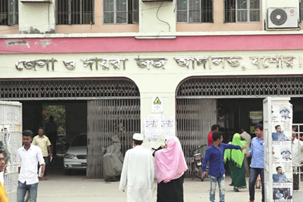 যশোরে আইনজীবীর কাছ থেকে আসামি ছিনিয়ে নেওয়ার অভিযোগ