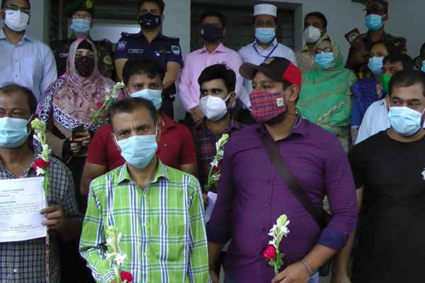 চুয়াডাঙ্গায় কোয়ারেন্টাইন শেষে বাড়ি ফিরলেন ১১ জন