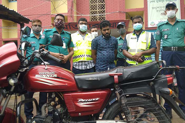 সিসি ক্যামেরার ফুটেজ দেখে ধরা হলো মোটরসাইকেল চোর