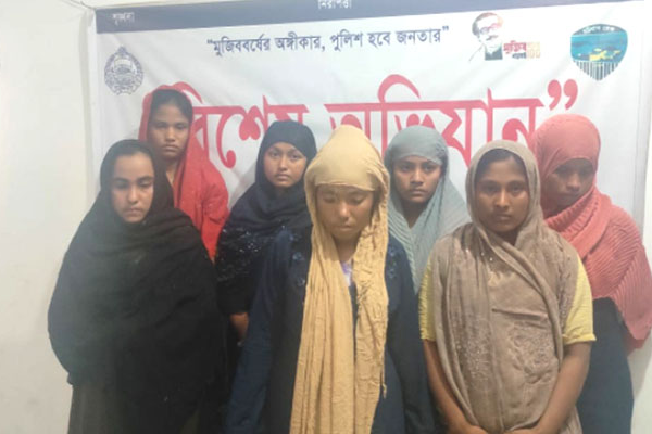 ভাসানচর থেকে পালিয়ে আসা তিন দালালসহ আরও ১৩ রোহিঙ্গা আটক