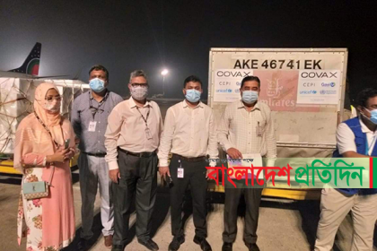 ঢাকায় পৌঁছেছে ফাইজারের ১ লাখ ৬২০ ডোজ করোনার টিকা