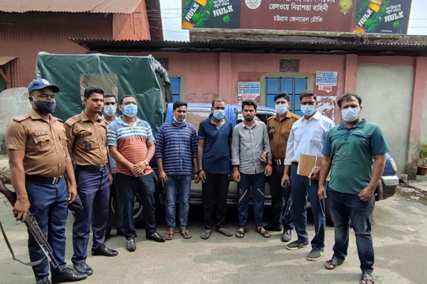 রেলওয়ের বৈদ্যুতিক তার চুরির অভিযোগে ৩ কর্মচারী গ্রেফতার
