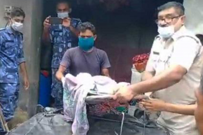 বটি দিয়ে শিশু সন্তানের গলা কেটে মা বললেন, ‘আর জ্বালাবে না’