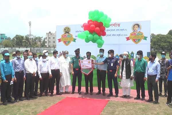বরিশালে বঙ্গবন্ধু ও বঙ্গমাতা গোল্ডকাপ ফুটবল টুর্নামেন্টের উদ্বোধন