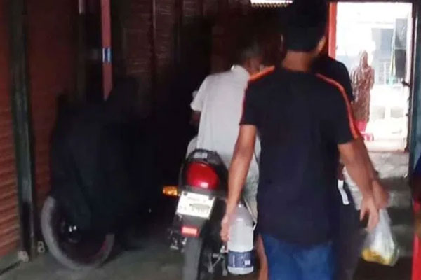 ভারত ফেরত যাত্রীদের করোনা শনাক্তে বেনাপোলে আতঙ্ক

