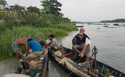 হালদায় দ্বিতীয় দফায় দুই হাজার কেজি ডিম সংগ্রহ  