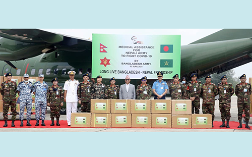 নেপালি সেনাদের জরুরি চিকিৎসা সামগ্রী দিল বাংলাদেশ সেনাবাহিনী