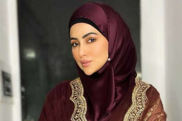 হিজাব নিয়ে কটুক্তির পাল্টা জবাব দিলেন অভিনেত্রী সানা খান