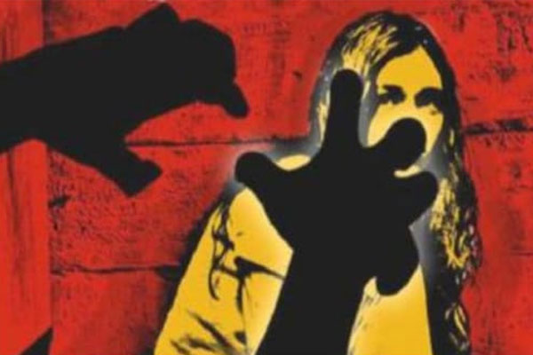 বাবার বন্ধুর কাছে শ্লীলতাহানির শিকার, লজ্জায় স্কুলছাত্রীর আত্মহত্যা