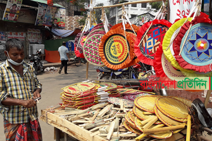 পাখা গ্রামের হাতপাখায় চলছে সংসার