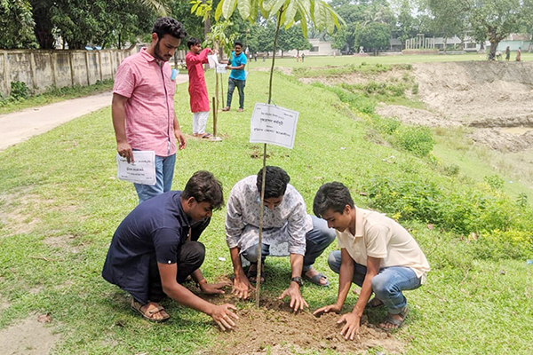 পরিবেশ রক্ষায় কুড়িগ্রামে ছাত্রলীগের বৃক্ষরোপন