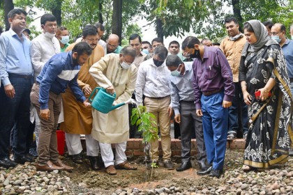 পরিবেশ ধ্বংসকারীদের বিরুদ্ধে সকল রাজনৈতিক দলকে রুখে দাঁড়াতে হবে : তথ্যমন্ত্রী

 
