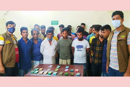 চট্টগ্রামে জুয়ার আসর থেকে আটক ২২
