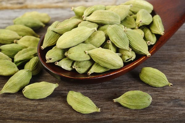 রক্তচাপের সমস্যা নিয়ন্ত্রণে এলাচ