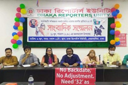 কোভিড ‘প্রণোদনা’ হিসেবে সরকারি চাকরিতে আবেদনের বয়স ৩২ করার দাবি

